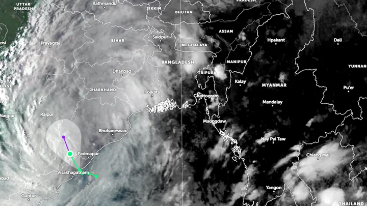 স্থল গভীর নিম্নচাপের প্রভাবে রাতেই ৬০ কিমি বেগে ঝড়ের আভাস