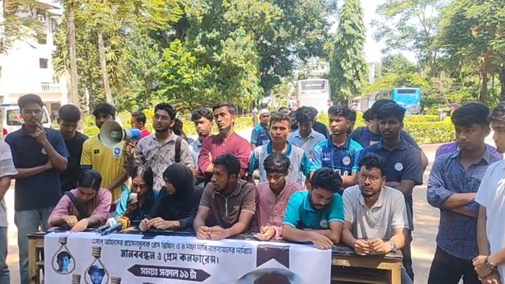 অপ্রতিম হত্যায় আইফোন ছাড়াও অন্য কারণ খতিয়ে দেখার দাবি কুবি শিক্ষার্থীদের