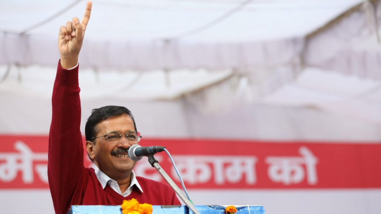 ভারতের শিক্ষামন্ত্রীর পদত্যাগ, তরুণদের কেজরিওয়ালের অভিনন্দন
