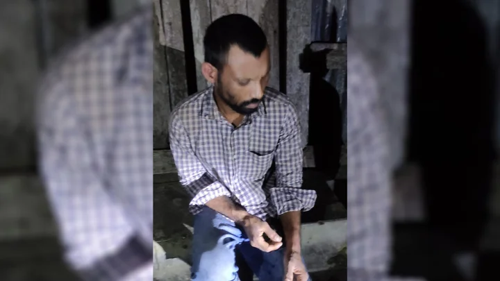 দিনে ভাঙারি ব্যবসা, রাতে ‘চুরি’