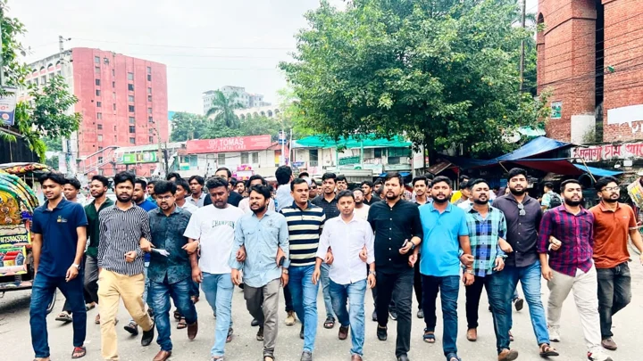আ.লীগের ‘লকডাউন’ কর্মসূচির প্রতিবাদে সোহরাওয়ার্দী কলেজ ছাত্রদলের বিক্ষোভ