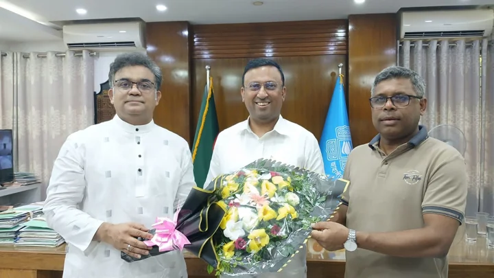 জাবি উপাচার্যের সঙ্গে পররাষ্ট্র প্রতিমন্ত্রীর সৌজন্য সাক্ষাৎ