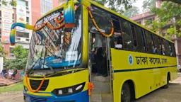 ঢাকা কলেজে শিক্ষার্থীদের জন্য নতুন বাস উদ্বোধন