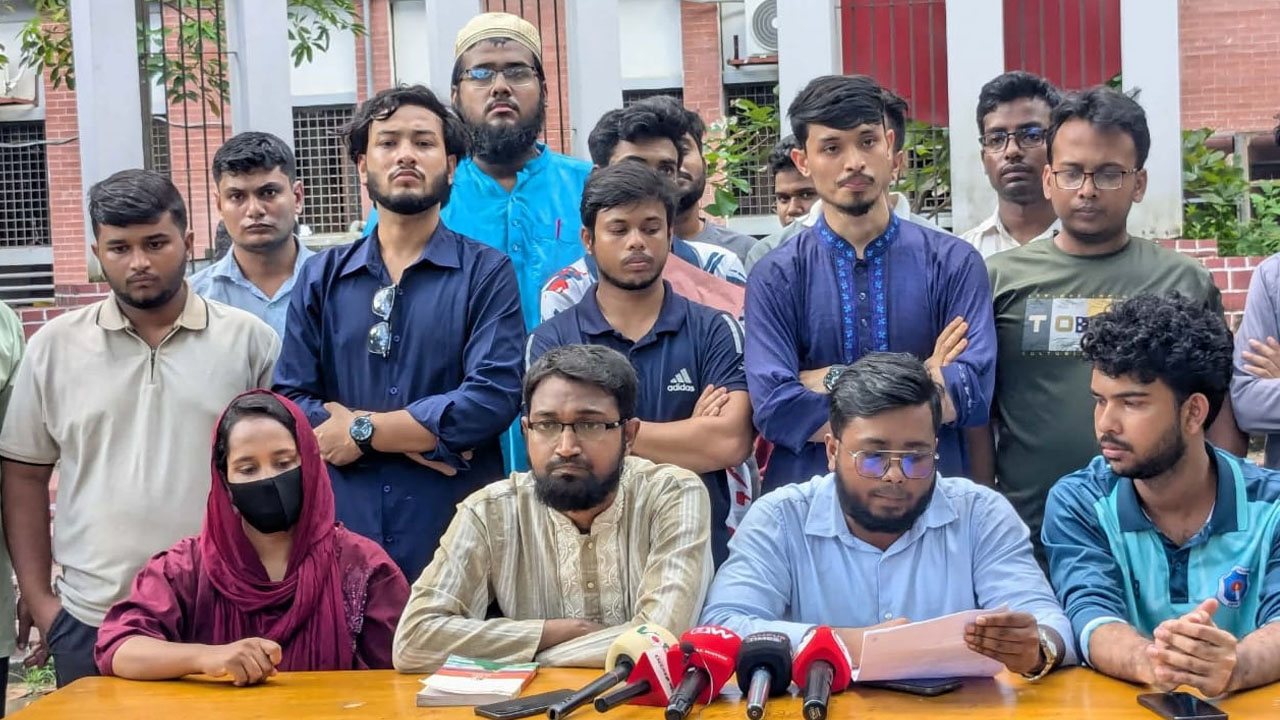 সেন্ট্রাল ইউনিভার্সিটির অন্তর্ভুক্তির দাবি ২০২১-২২ সেশনের শিক্ষার্থীদের