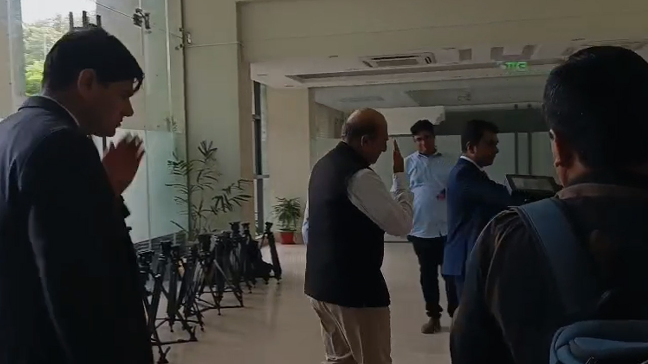পররাষ্ট্র মন্ত্রণালয়ে ঢাকায় নিযুক্ত ভারতের হাইকমিশনার দীনেশ ত্রিবেদী