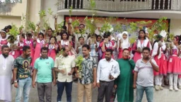 প্লাস্টিকের বোতল জমা দিলেই মিলছে গাছের চারা