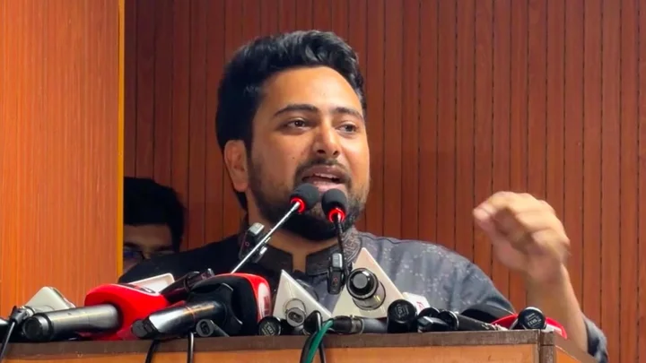 ১২ প্রতিষ্ঠানে সরকারের চুক্তিভিত্তিক নিয়োগ নিয়ে প্রশ্ন তুললেন নাহিদ ইসলাম