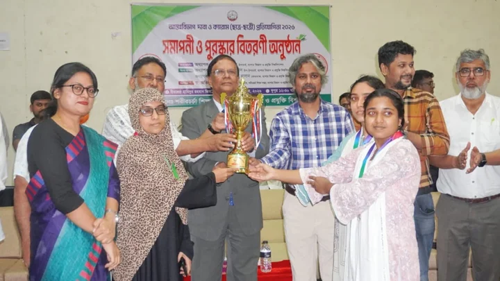 যবিপ্রবিতে দাবা ও ক্যারম প্রতিযোগিতার পুরস্কার বিতরণ