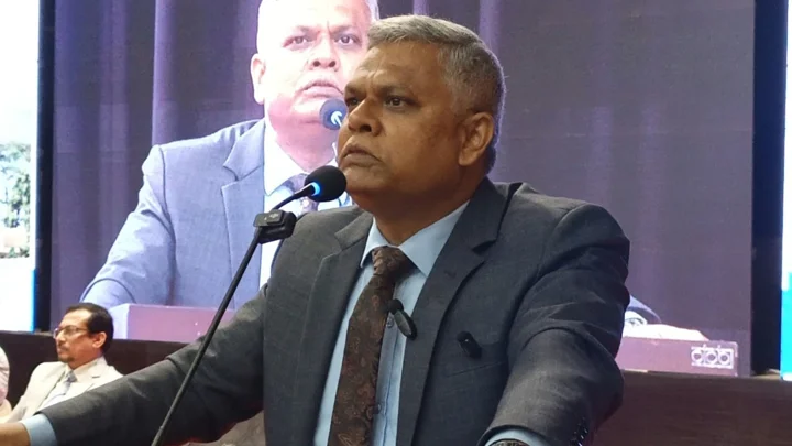 শিক্ষার্থীদের সমস্যা সমাধানে কাজ না করলে দ্বিতীয়বার সামনে আসব না: রাবি উপাচার্য