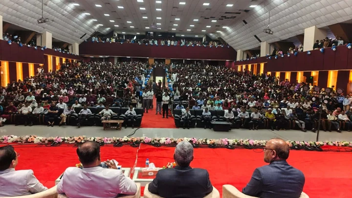 নবীনদের বরণ করে নিল রাজশাহী বিশ্ববিদ্যালয়