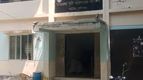 সাটুরিয়ায় আট ধরনের সার মজুত-বিক্রিতে নিষেধাজ্ঞা